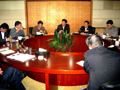 黑旋風(fēng)機(jī)械開(kāi)發(fā)公司召開(kāi)董事長(zhǎng)辦公會(huì)議