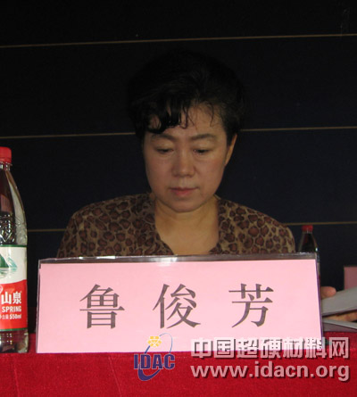 河北省金剛石制品行業(yè)協(xié)會(huì)第二屆會(huì)員代表大會(huì)在小蜜蜂集團(tuán)召開
