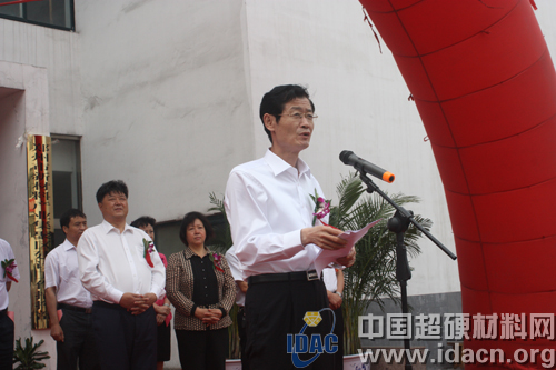 鄭州市委常委、統(tǒng)戰(zhàn)部長 王躍華在鄭州市新材料產(chǎn)業(yè)集聚區(qū)揭牌暨項目簽約儀式上的講話