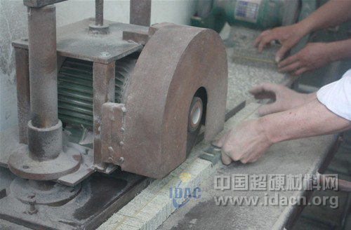 鄭州三磨所科技工貿(mào)部推出砂布頁(yè)輪開槽專用金剛石切割片