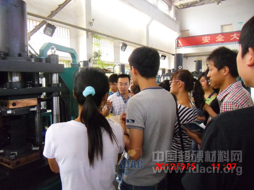 河南工業(yè)大學(xué)學(xué)生赴金海威參觀學(xué)習(xí)