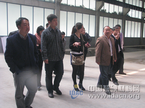 全國CBN行業(yè)應用領(lǐng)域經(jīng)銷商代表富耐克公司新廠參觀