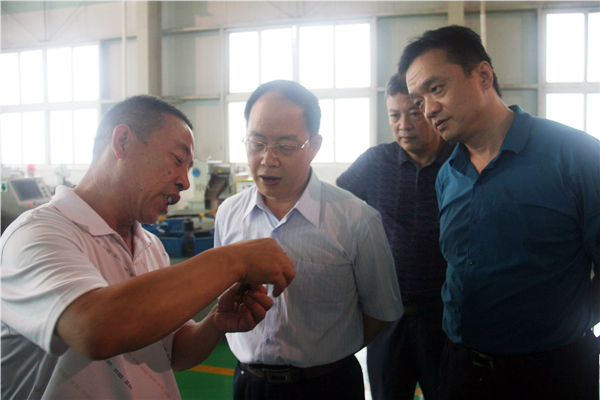 豫西集團(tuán)董事長陳建華到中南鉆石公司調(diào)研
