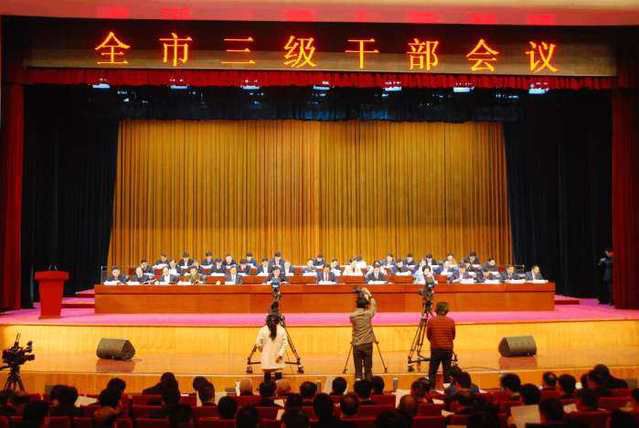 華晶公司榮獲滎陽(yáng)市2017年度“重點(diǎn)項(xiàng)目投資先進(jìn)企業(yè)獎(jiǎng)”