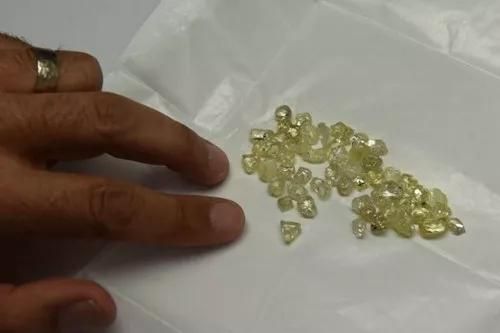 美媒：科學(xué)家在鉆石里發(fā)現(xiàn)罕見冰