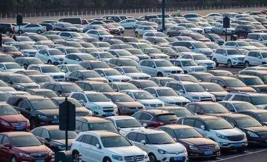汽車行業(yè)銷量持續(xù)下滑，歐美三大汽車公司戰(zhàn)略調(diào)整，裁員達(dá)20萬人