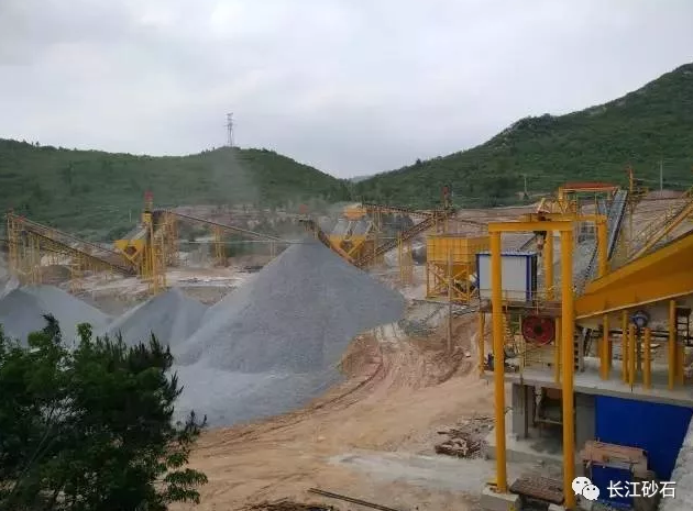 山東將繼續(xù)關?！靶?、散、亂”石材礦山