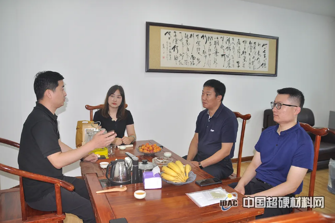 圣泉集團市場部總監(jiān)王軒一行到訪中國超硬材料網(wǎng)