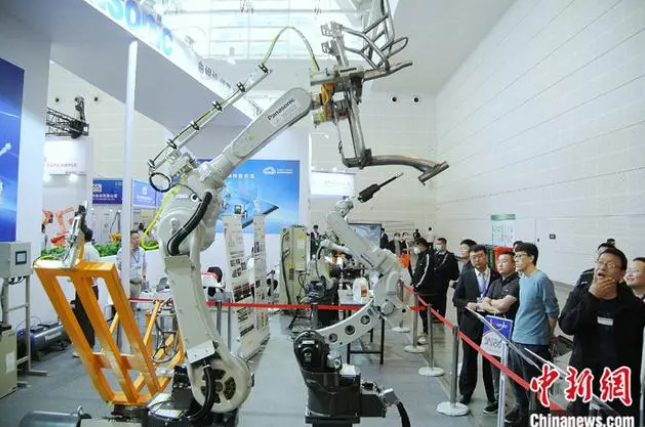 第十九屆天津工博會(huì)開(kāi)幕 4000余臺(tái)套高端數(shù)控機(jī)床相關(guān)產(chǎn)品亮相