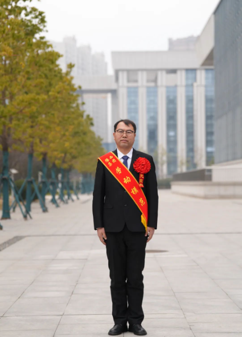 豫西集團(tuán)2024年度勞動(dòng)模范中南鉆石公司郭宏攀、張彬先進(jìn)事跡