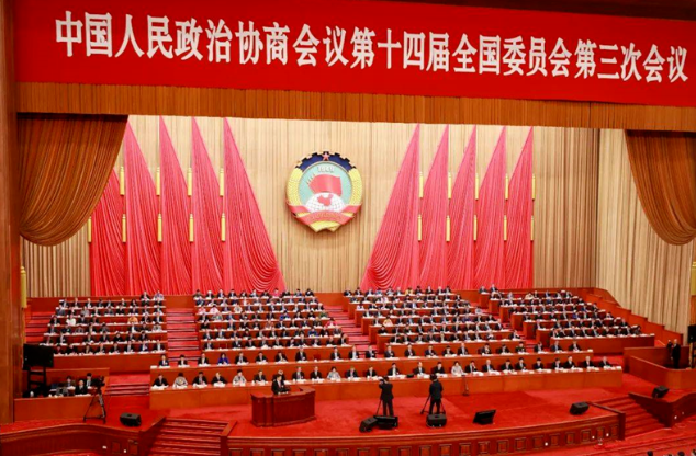 科研逐夢，金剛石之光——單崇新委員攜兩會精神歸崗啟航