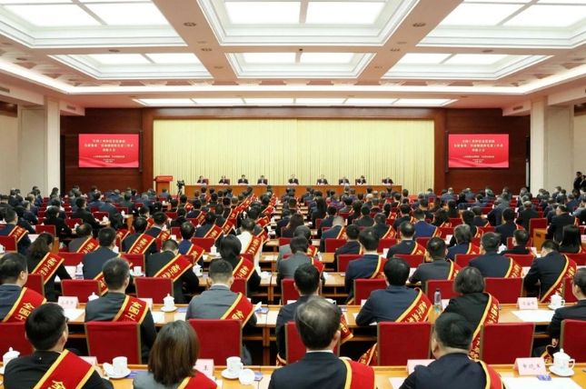 喜訊！厚德鉆石總經(jīng)理龐愛紅榮膺“全國工業(yè)和信息化系統(tǒng)勞動模范”稱號